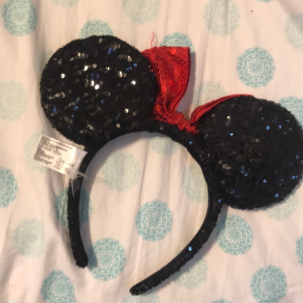 Minnie eats - Picture 2 of 2